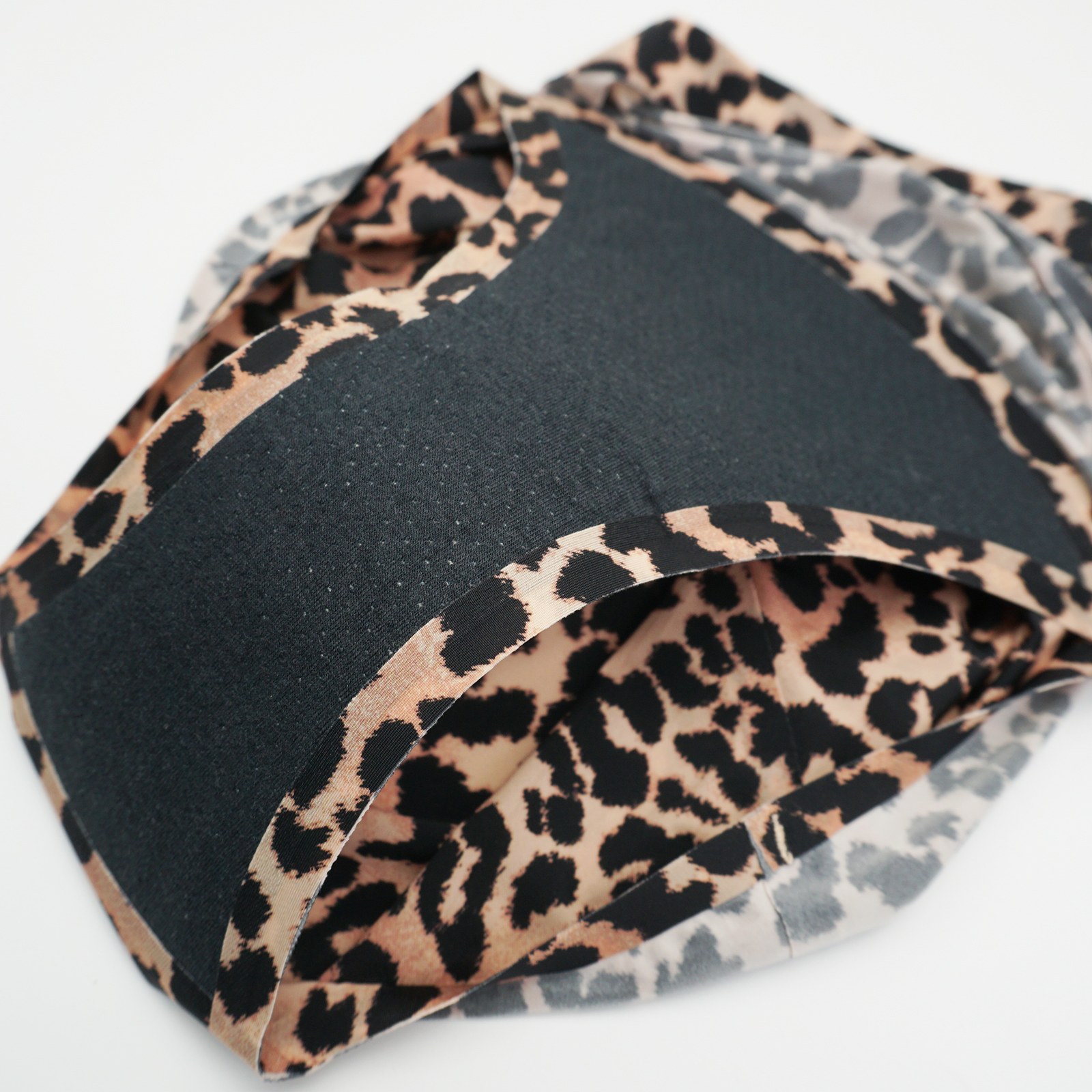 Calcinha de &eacute;poca com estampa de leopardo | OEM de 4 camadas de fluxo pesado de altura m&eacute;dia | Fabricante de roupas &iacute;ntimas de &eacute;poca com design personalizado