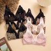 BA823 Suti&atilde; feminino com estampa de leopardo sem costura e decote em V | Bralette sem fio com almofadas semifixas | OEM/ODM atacado
